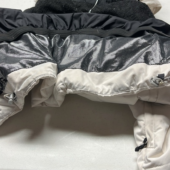 Columbia White Puffer Coat, Jacket - Picture 14 of 17